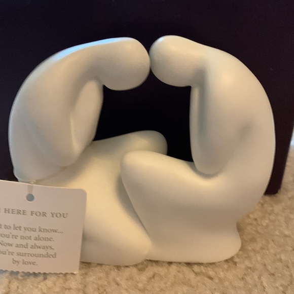 I’m Here for You statue - Picture 3 of 6